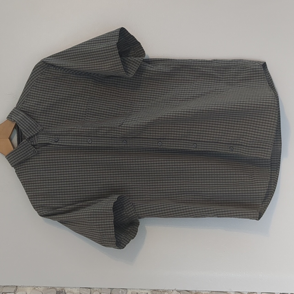 Denver Hayes Shirt Mens SZ Large Gray and Black Striped Button Down Short Sleeve